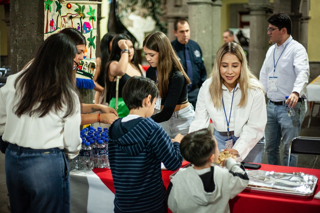 Consulado de Colombia en Guadalajara celebró con los connacionales una “Velada de Luz y Alegría: Día de las Velitas”