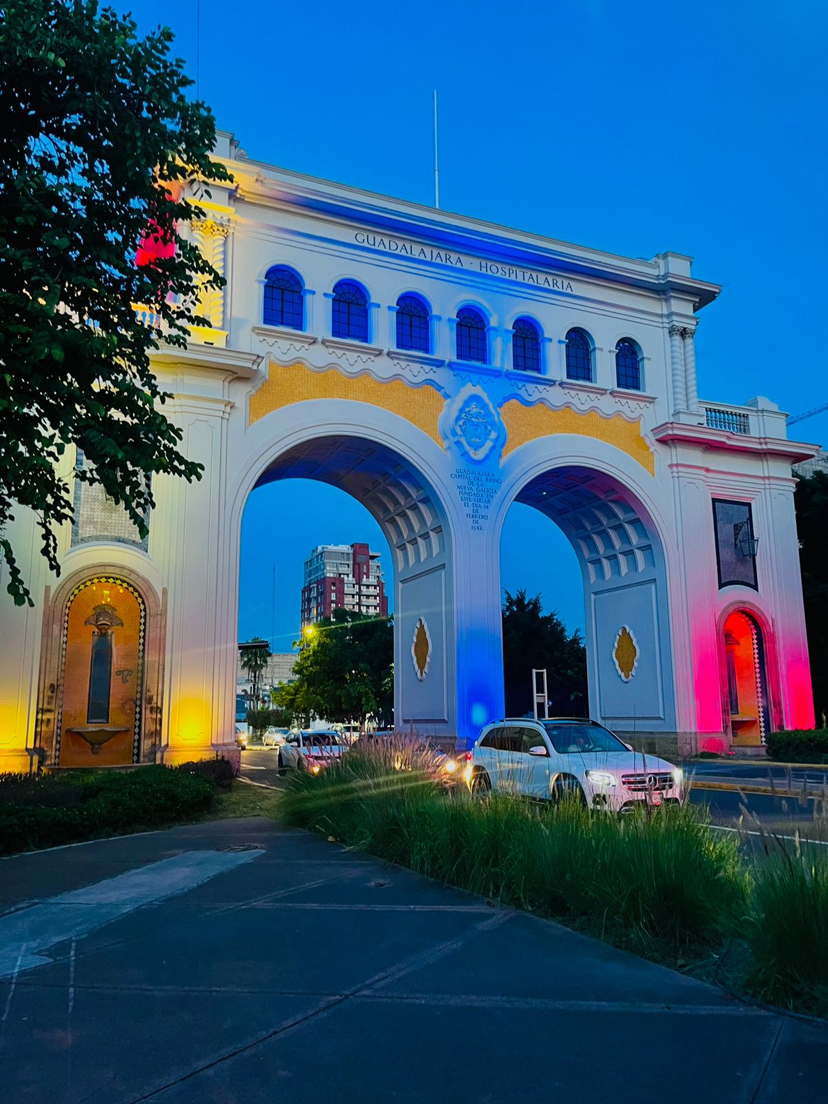 Guadalajara ilumina sus edificios emblemáticos en conmemoración de la Batalla de Boyacá