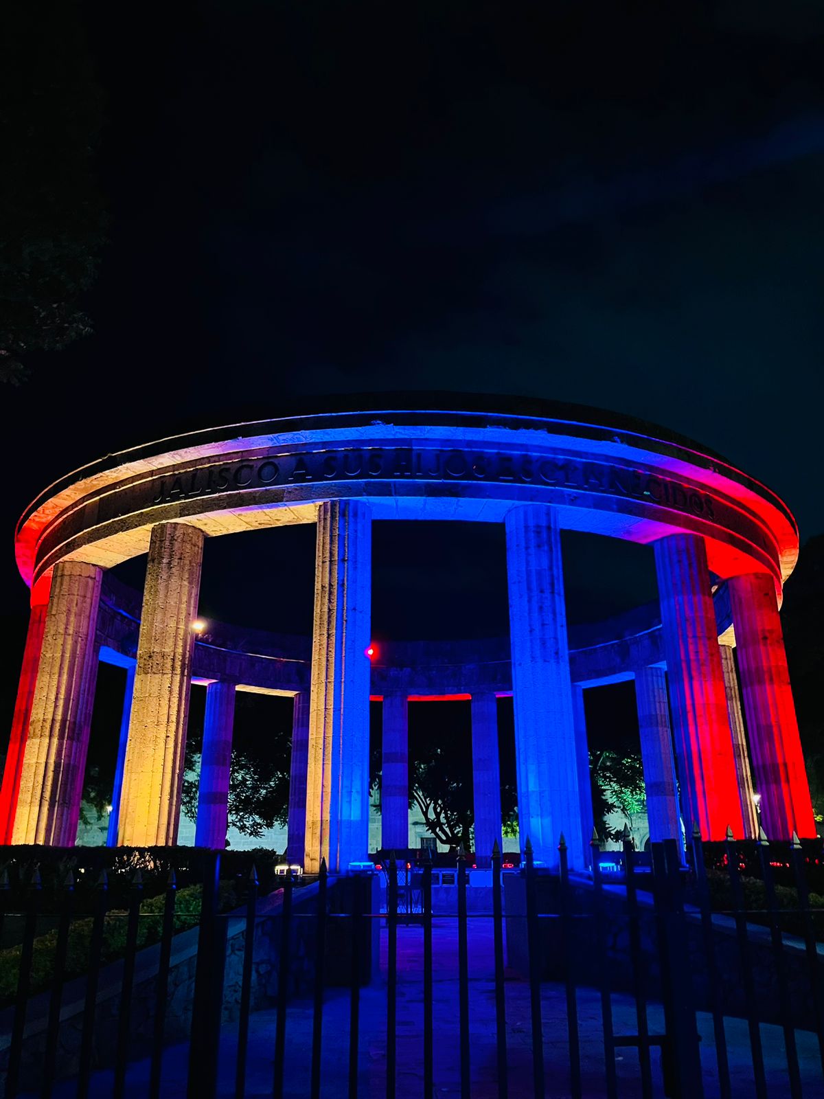 Guadalajara ilumina sus edificios emblemáticos en conmemoración de la Batalla de Boyacá