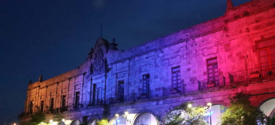 Guadalajara ilumina sus edificios emblemáticos en conmemoración de la Batalla de Boyacá