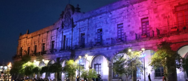 Guadalajara ilumina sus edificios emblemáticos en conmemoración de la Batalla de Boyacá